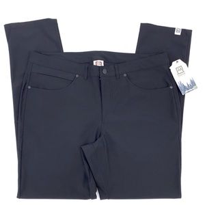 Avalanche Hiking Trek casual Pants Stretch Pockets tag says size 34.